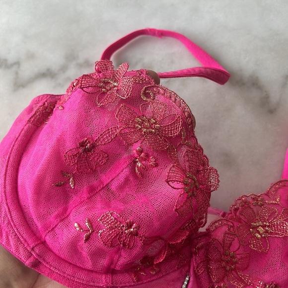 Victoria's Secret hot Pink blush Push Up Bra Gold Accents 32D Bundle of two Bras - Picture 9 of 13